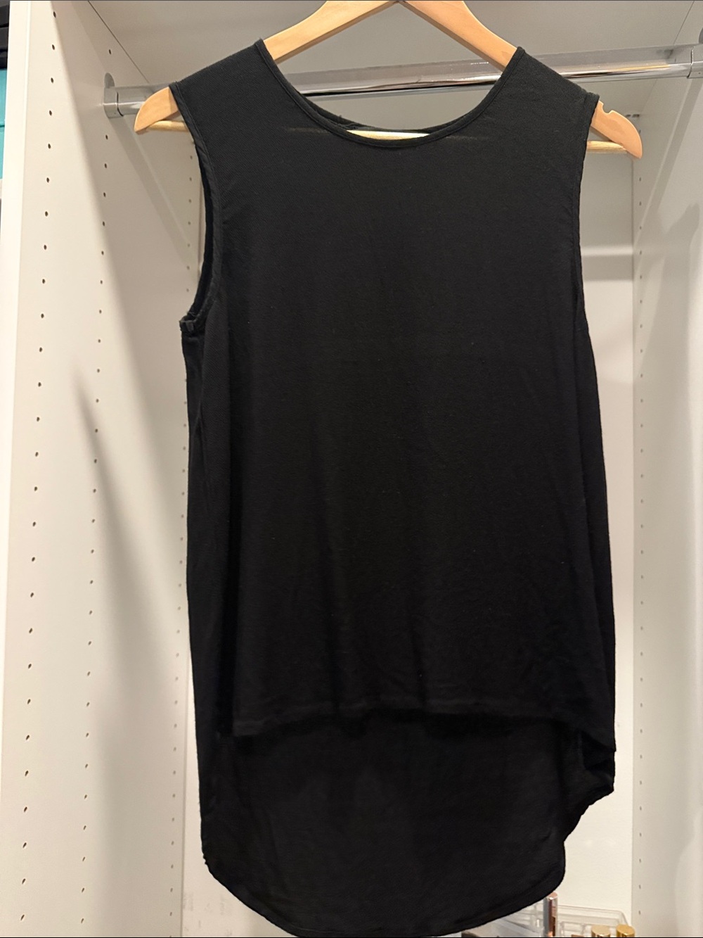 DECJUBA Black Sleeveless High-Low Tank